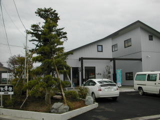 お立ち寄りの際は予めお電話をお願い致します。